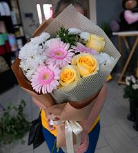 Букет цветов из:  Герберы, Розы и Хризантемы в Александровке
